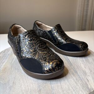 Alegria Women's Hayli‎ Minted Bronze Floral Leather Comfort Clogs Heels Size 7